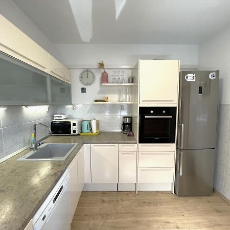 Cosy Apartment On The Beach - كالي المظهر الخارجي الصورة