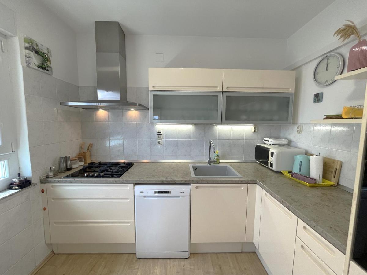 Cosy Apartment On The Beach - كالي المظهر الخارجي الصورة