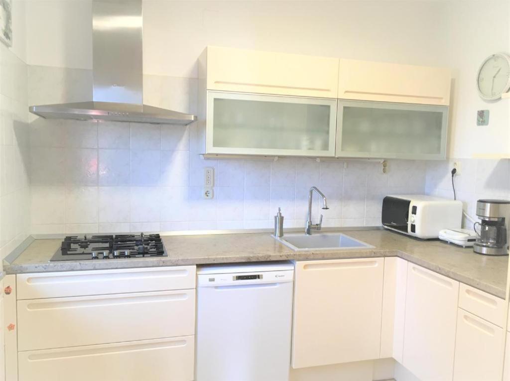 Cosy Apartment On The Beach - كالي المظهر الخارجي الصورة