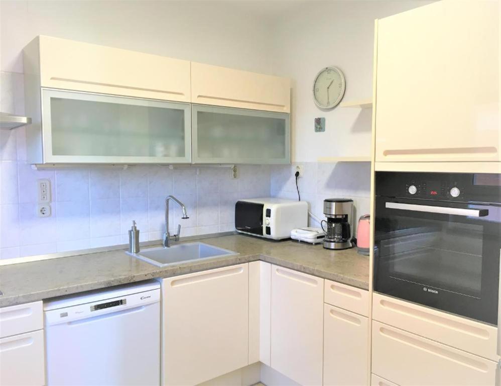 Cosy Apartment On The Beach - كالي المظهر الخارجي الصورة